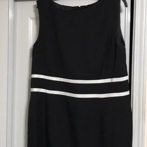 Sleeveless black and white lined size 18